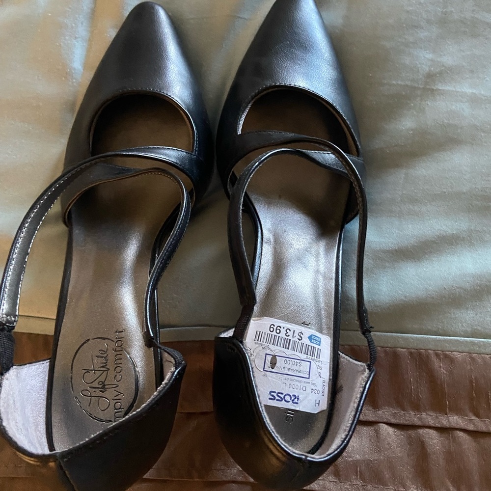 Black ladies pumps so comfortable and new